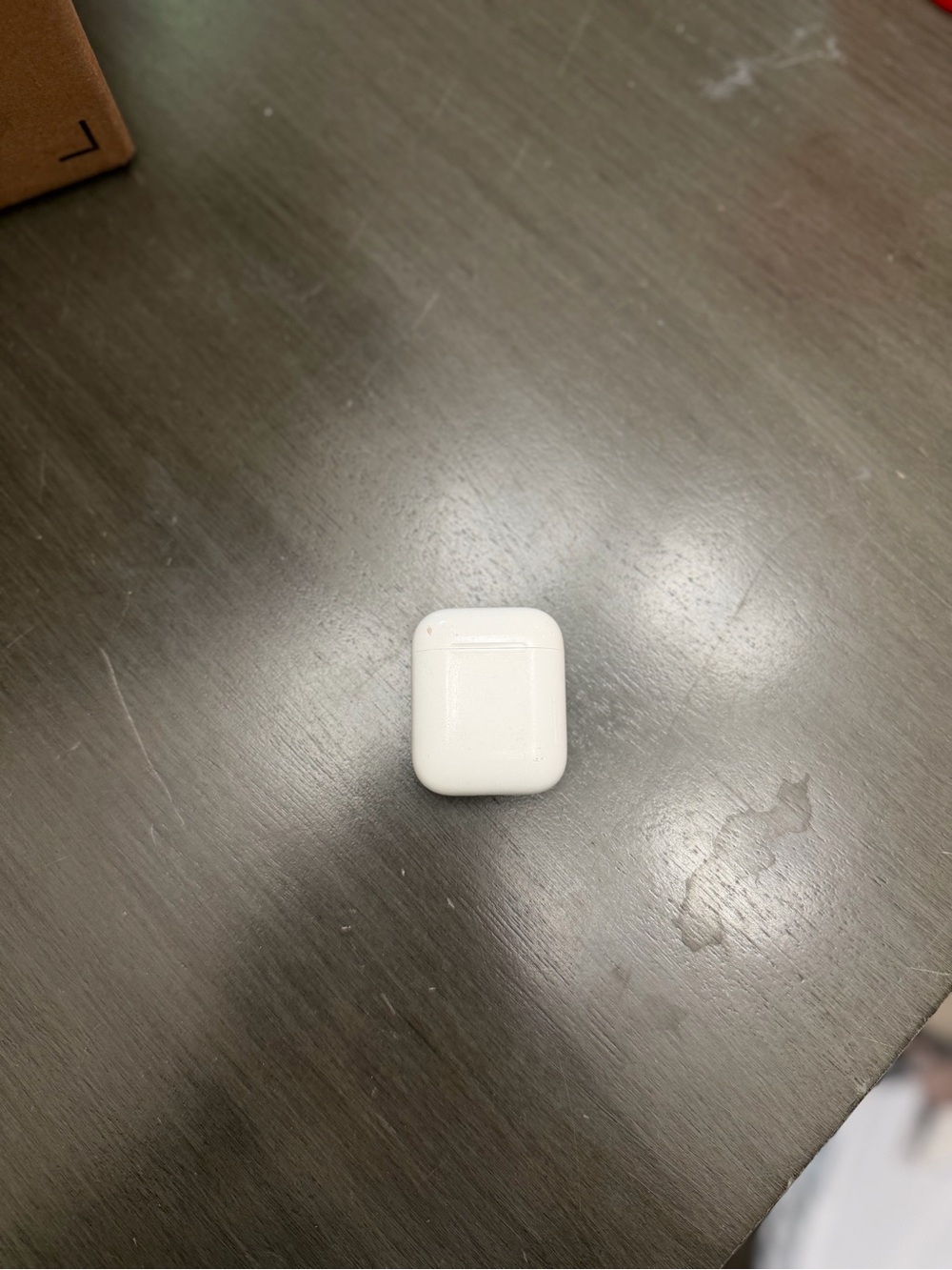 Apple 2nd Generation AirPods with Charging Case